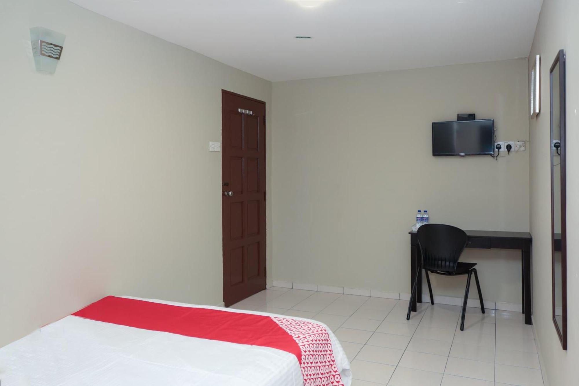 קאג'אנג Oyo 90338 Prima Saujana Budget Hotel מראה חיצוני תמונה