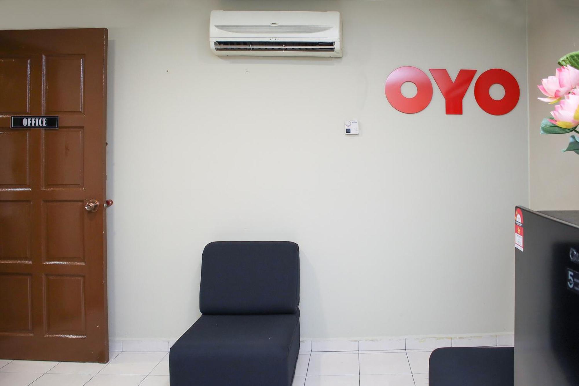 קאג'אנג Oyo 90338 Prima Saujana Budget Hotel מראה חיצוני תמונה