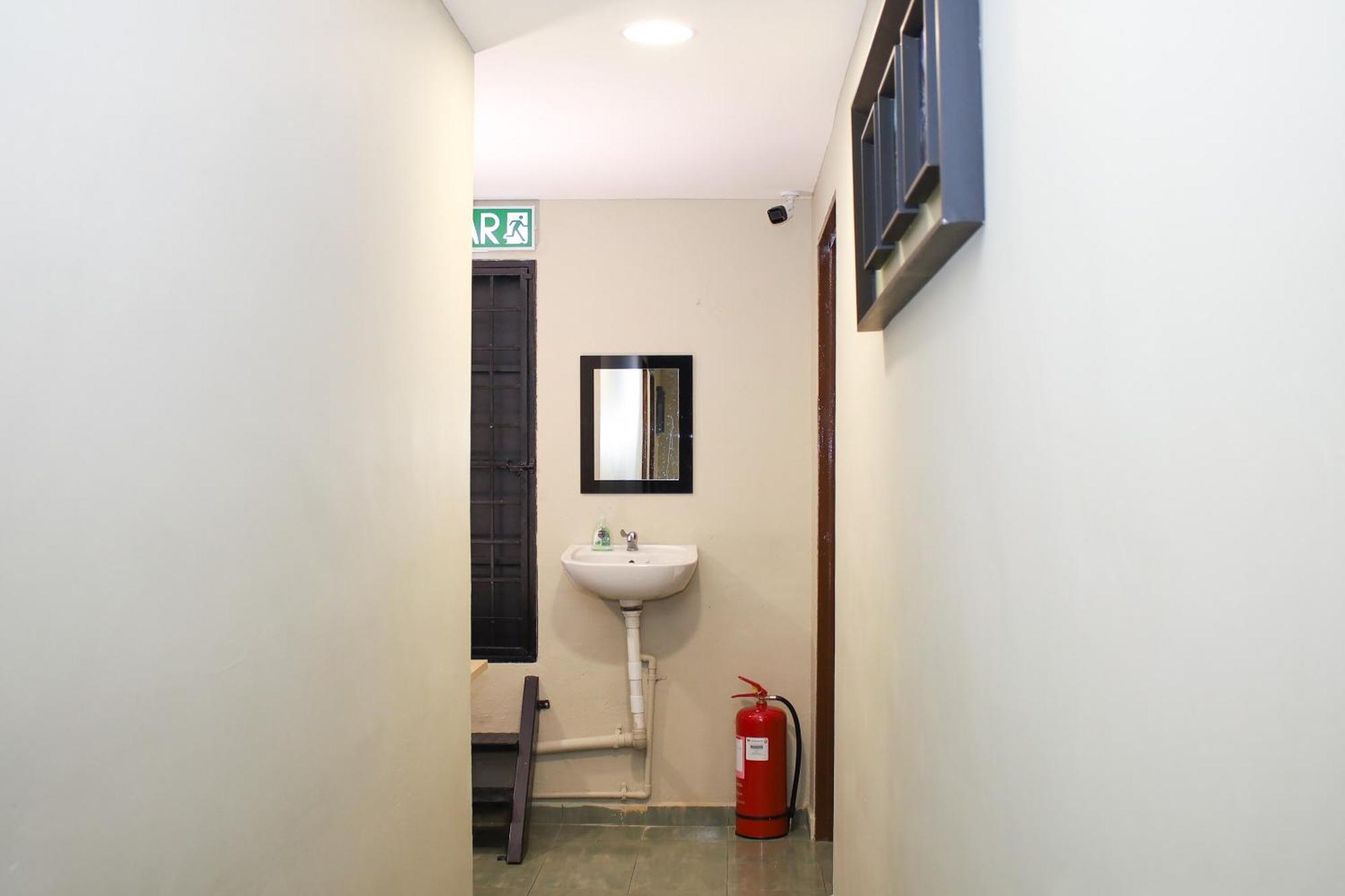 קאג'אנג Oyo 90338 Prima Saujana Budget Hotel מראה חיצוני תמונה