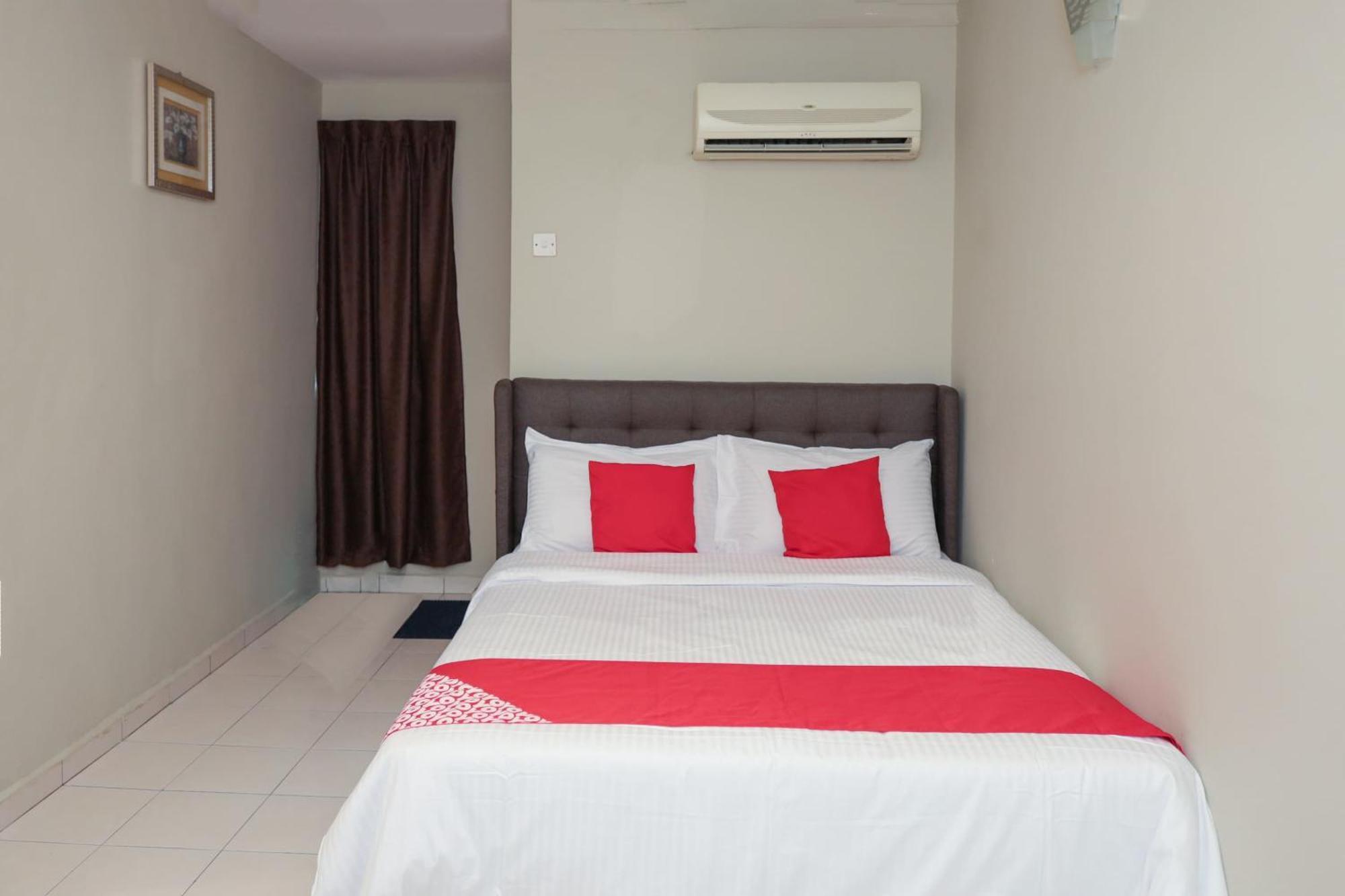 קאג'אנג Oyo 90338 Prima Saujana Budget Hotel מראה חיצוני תמונה