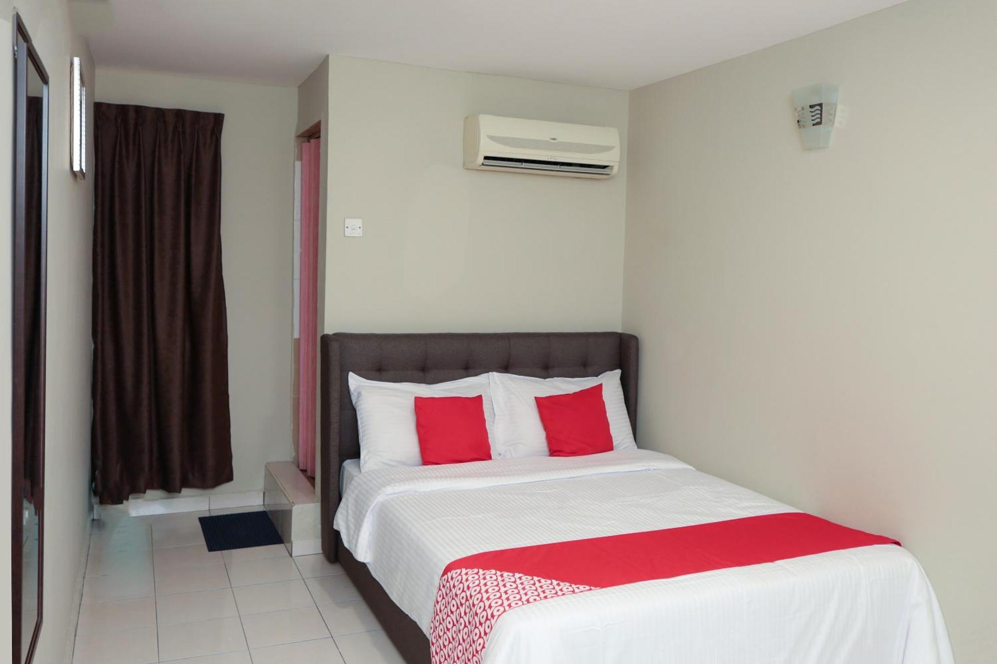 קאג'אנג Oyo 90338 Prima Saujana Budget Hotel מראה חיצוני תמונה