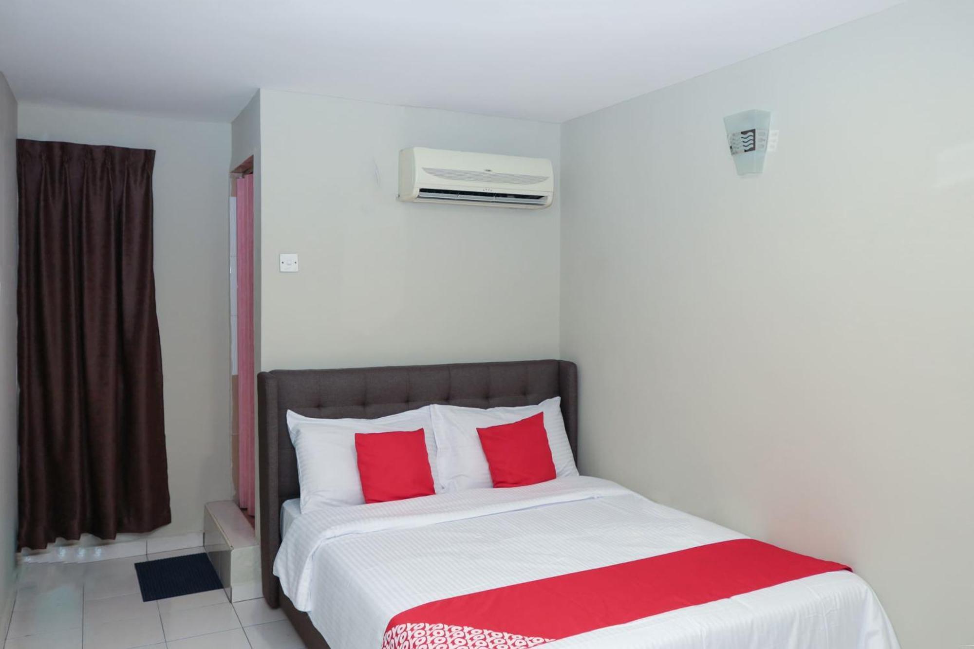 קאג'אנג Oyo 90338 Prima Saujana Budget Hotel מראה חיצוני תמונה
