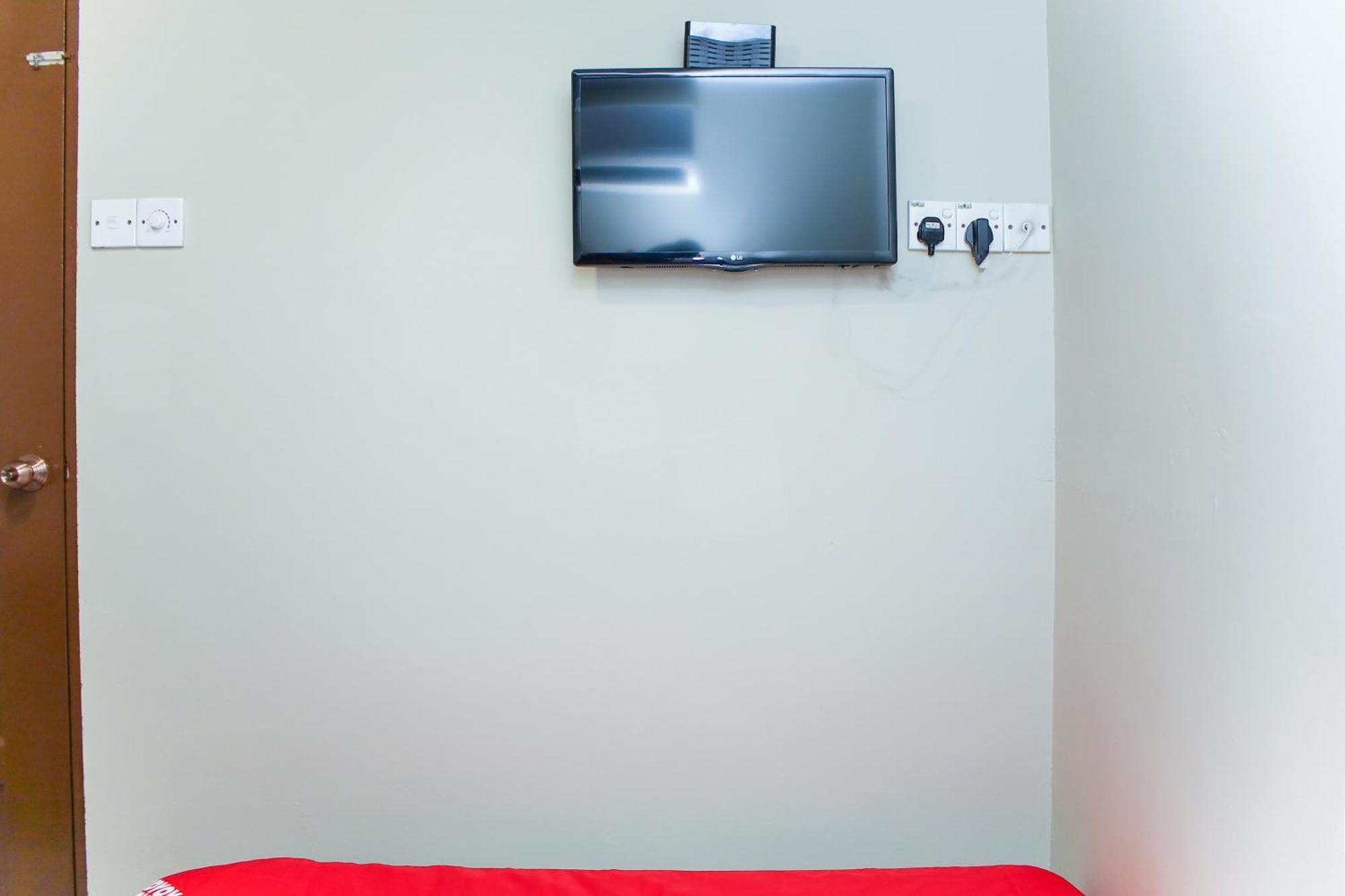קאג'אנג Oyo 90338 Prima Saujana Budget Hotel מראה חיצוני תמונה