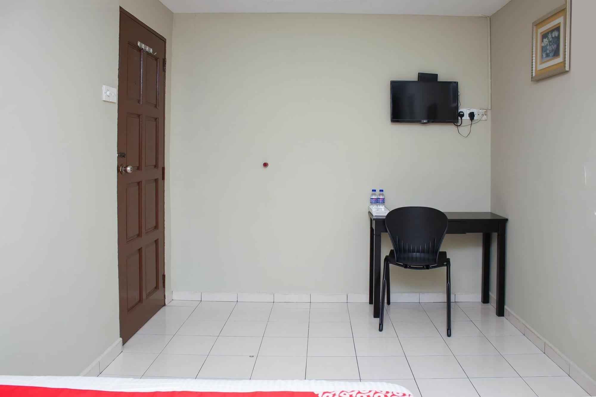 קאג'אנג Oyo 90338 Prima Saujana Budget Hotel מראה חיצוני תמונה